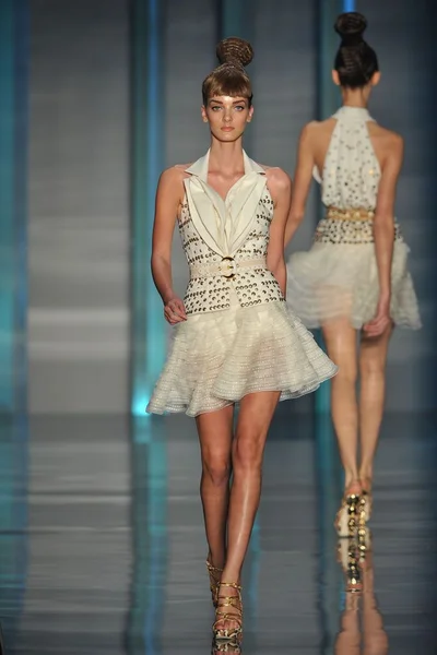 Look 18